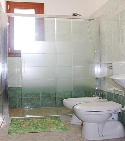 BAGNO al piano terra casa giglio del mare cod. 114B